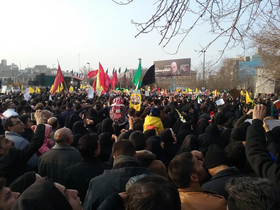 حضور مسئولان استادان و دانشجویان دانشگاه فرهنگیان خراسان رضوی در مراسم وداع با پیکر مطهر سردار شهید سلیمانی 4