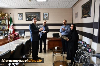 همزمان با روز روابط عمومی و ارتباطات برگزار شد :

تجلیل از مسئول روابط عمومی واحد دانشور نیشابور