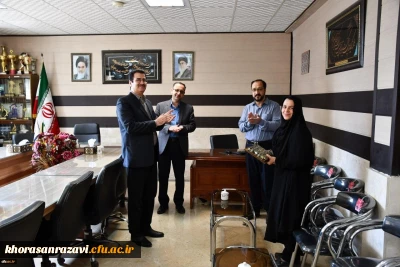 همزمان با روز روابط عمومی و ارتباطات برگزار شد :

تجلیل از مسئول روابط عمومی واحد دانشور نیشابور