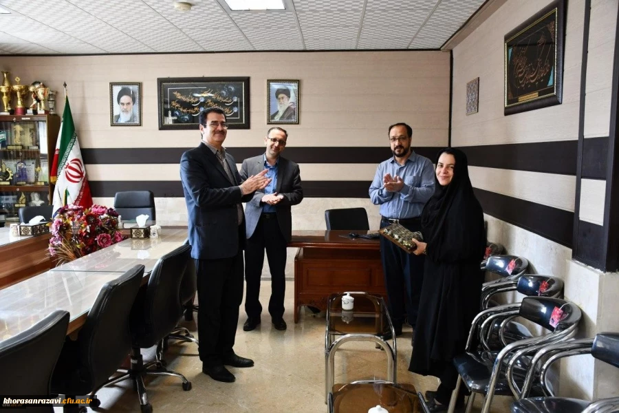 تجلیل از مسئول روابط عمومی واحد دانشور نیشابور 2