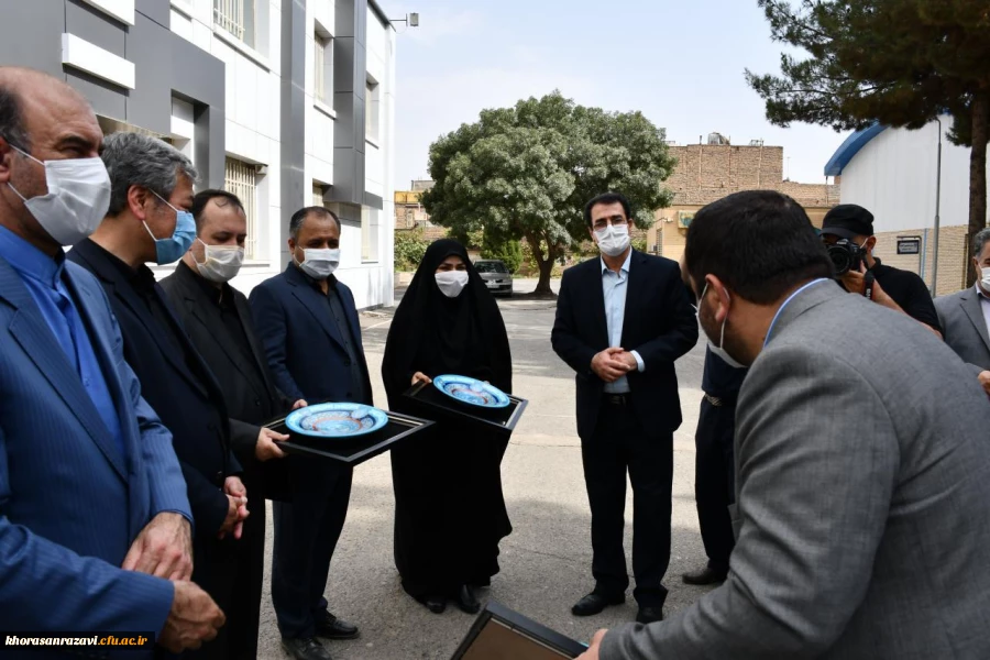 همزمان با گرامی داشت هفته دولت و با حضور معاون محترم وزیر و رئیس سازمان نوسازی مدارس انجام شد : 
آئین افتتاح سالن ورزشی چند منظوره واحد دانشور نیشابور  5