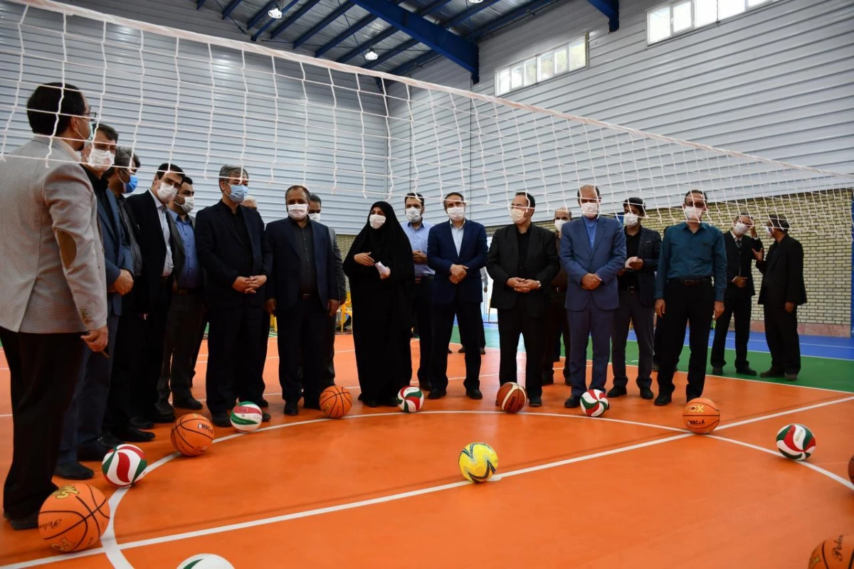 همزمان با گرامی داشت هفته دولت و با حضور معاون محترم وزیر و رئیس سازمان نوسازی مدارس انجام شد : 
آئین افتتاح سالن ورزشی چند منظوره واحد دانشور نیشابور  10