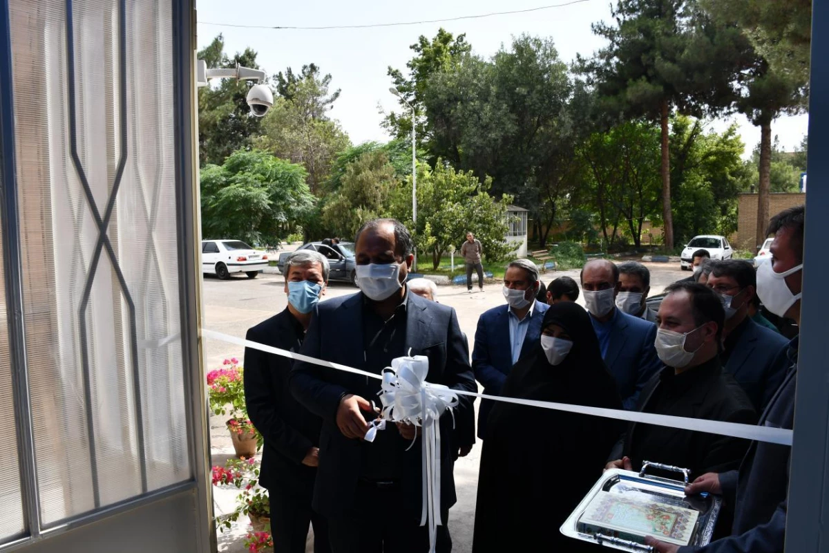 همزمان با گرامی داشت هفته دولت و با حضور معاون محترم وزیر و رئیس سازمان نوسازی مدارس انجام شد : 
آئین افتتاح سالن ورزشی چند منظوره واحد دانشور نیشابور  13