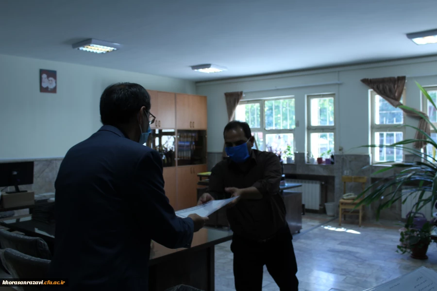 اهدای لوح تقدیر و تجلیل از همکاران دانشگاه فرهنگیان خراسان رضوی از نگاه دوربین 4