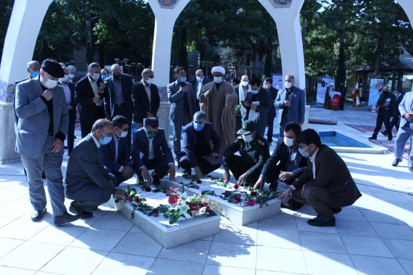 دفاع مقدس یک دانشگاه بود 23