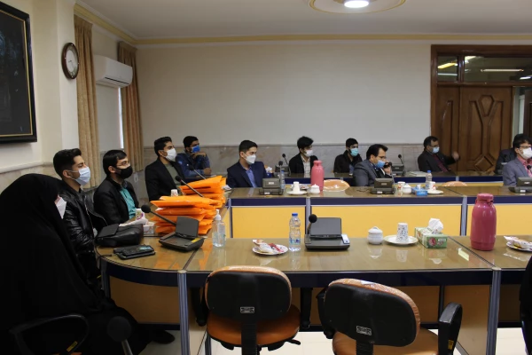 بر اساس سند تحول، همه کارکنان نظام تعلیم و تربیت در نقش تربیتی خود مشترک هستند 5