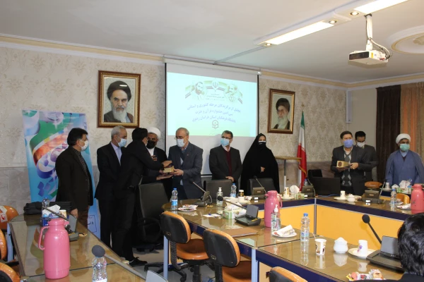 بر اساس سند تحول، همه کارکنان نظام تعلیم و تربیت در نقش تربیتی خود مشترک هستند 9