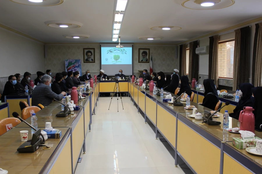 بر اساس سند تحول، همه کارکنان نظام تعلیم و تربیت در نقش تربیتی خود مشترک هستند 11