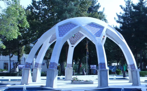 عطر افشانی و غباروبی مزار شهدای گمنام 