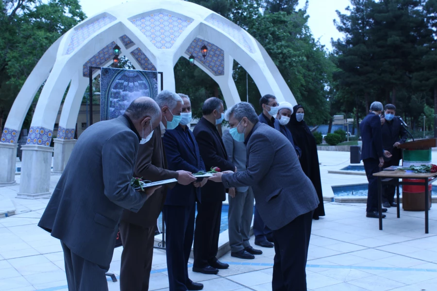 ادای احترام به شهدای گمنام پردیس شهید بهشتی دانشگاه فرهنگیان خراسان رضوی 2