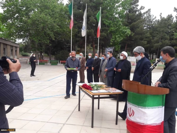 مراسم بزرگداشت روز معلم و تجلیل از همکاران بازنشسته 3