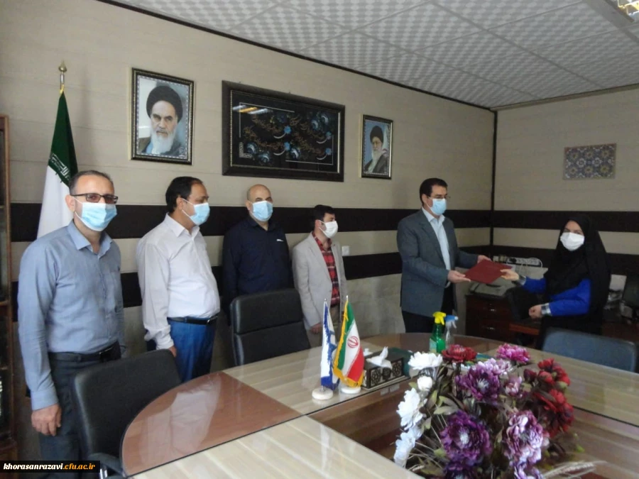 تجلیل از مسئول محترم روابط عمومی واحد دانشور 2