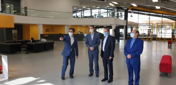 بازدید دکتر علی باقر طاهری نیا معاون پژوهشی و فناوری دانشگاه فرهنگیان کشور از کارخانه نوآوری مشهد 2