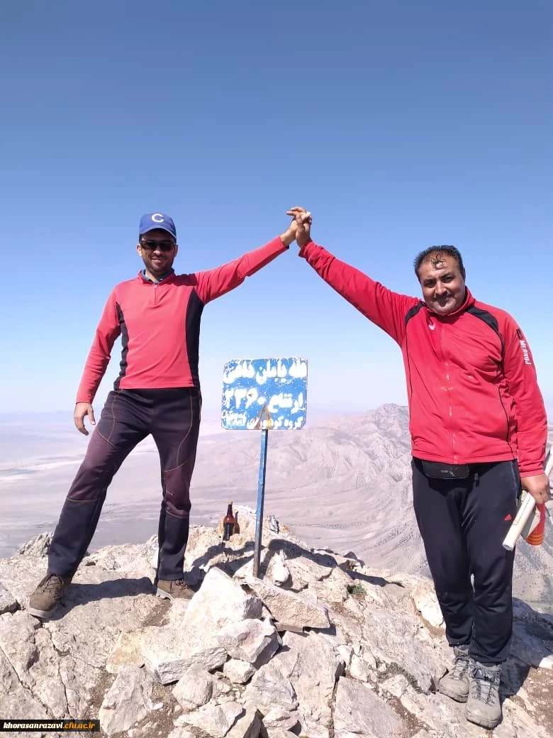 صعود پرافتخار تیم کوهنوردی واحد دانشگاهی ثامن الحجج(ع) به قله یامان داغی 3