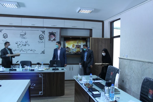 برگزاری جلسه ارائه گزارش تحلیلی ارتقاء کیفیت فضاهای دانشجویی خراسان رضوی
 8