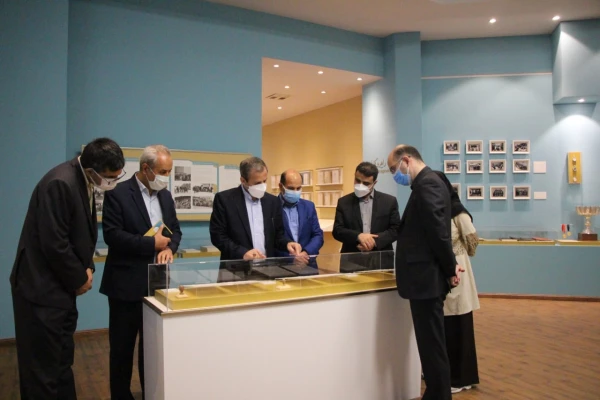 بازدید معاون پژوهش و فناوری دانشگاه فرهنگیان کشور از موزه دانشگاه فردوسی مشهد 3