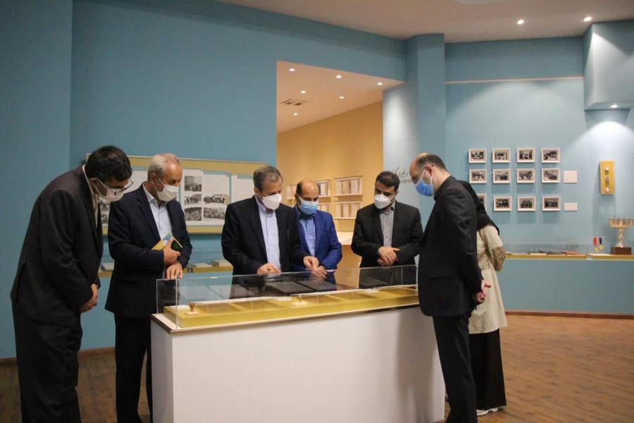 بازدید معاون پژوهش و فناوری دانشگاه فرهنگیان کشور از موزه دانشگاه فردوسی مشهد 3