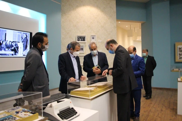 بازدید معاون پژوهش و فناوری دانشگاه فرهنگیان کشور از موزه دانشگاه فردوسی مشهد 5