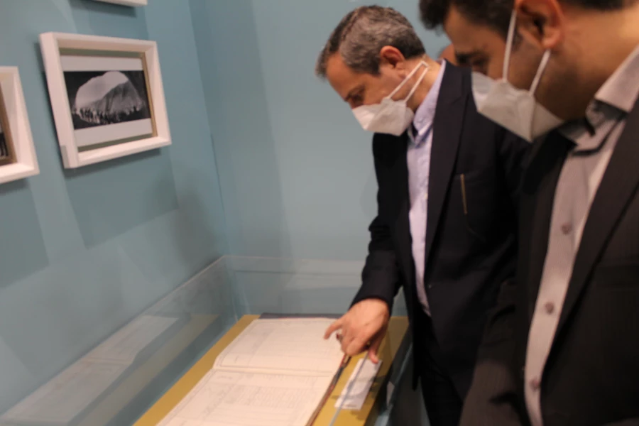 بازدید معاون پژوهش و فناوری دانشگاه فرهنگیان کشور از موزه دانشگاه فردوسی مشهد 11