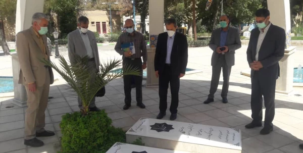 ادای احترام معاون پژوهشی و فناوری دانشگاه فرهنگیان به مقام والای شهدای پردیس شهید بهشتی مشهد