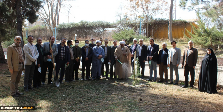 کاشت نهال به نام شهدای دانشگاه فرهنگیان خراسان رضوی