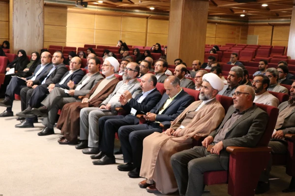  اگر دانشگاه فرهنگیان قوی شود حتماً معلمانی قوی نیز به کشور تحویل خواهد داد. 4