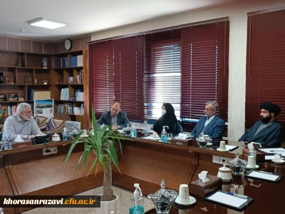 دکتر احد ضابط رئیس دانشگاه فردوسی مشهد در نشست صمیمی با مدیریت امور پردیس های دانشگاه فرهنگیان خراسان رضوی ؛
