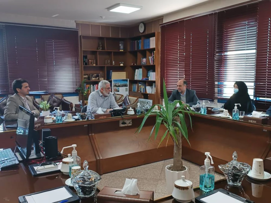 دکتر احد ضابط رئیس دانشگاه فردوسی مشهد در نشست صمیمی با مدیریت امور پردیس های دانشگاه فرهنگیان خراسان رضوی ؛
 2