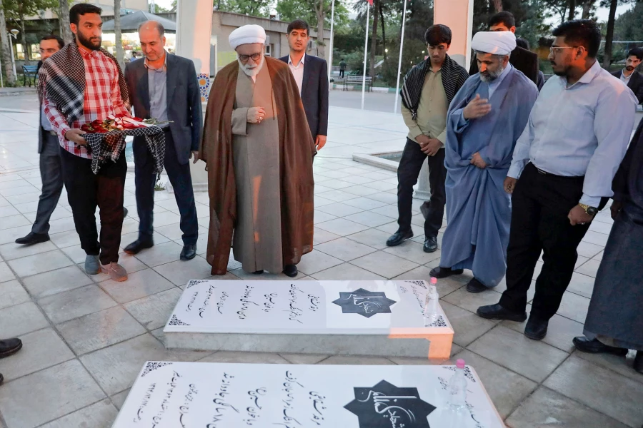 تولیت آستان قدس رضوی: معلمی نه یک شغل، بلکه رسالت و مسئولیت است 2