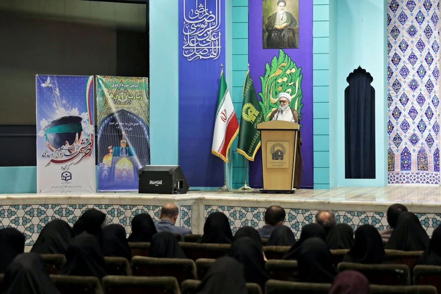 از امام رضا بخواهید، آقا ما را در راه انجام مسئولیت سنگین و حساس معلمی، یاری و کمک کن  4