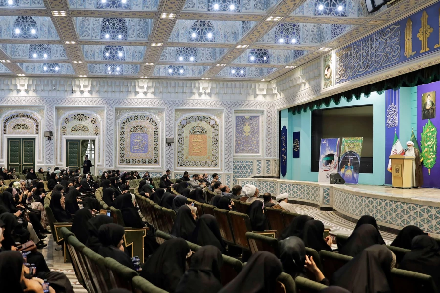 از امام رضا بخواهید، آقا ما را در راه انجام مسئولیت سنگین و حساس معلمی، یاری و کمک کن  5