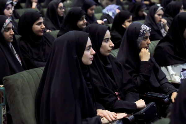 از امام رضا بخواهید، آقا ما را در راه انجام مسئولیت سنگین و حساس معلمی، یاری و کمک کن  9