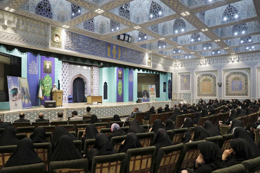 از امام رضا بخواهید، آقا ما را در راه انجام مسئولیت سنگین و حساس معلمی، یاری و کمک کن  10