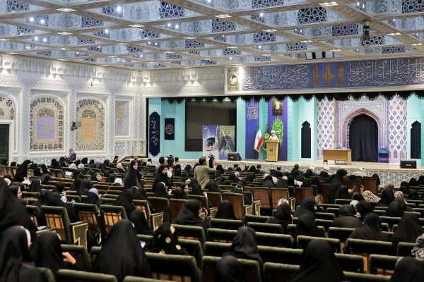 از امام رضا بخواهید، آقا ما را در راه انجام مسئولیت سنگین و حساس معلمی، یاری و کمک کن  14