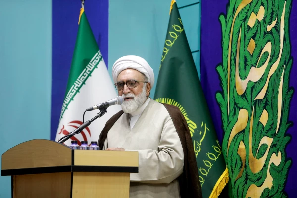 از امام رضا بخواهید، آقا ما را در راه انجام مسئولیت سنگین و حساس معلمی، یاری و کمک کن  15