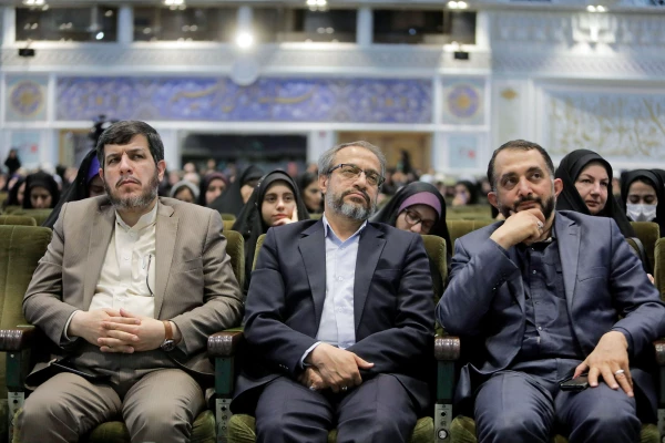 از امام رضا بخواهید، آقا ما را در راه انجام مسئولیت سنگین و حساس معلمی، یاری و کمک کن  16