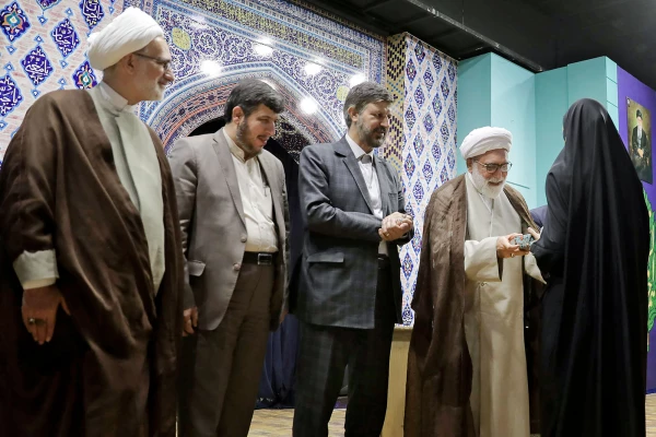 از امام رضا بخواهید، آقا ما را در راه انجام مسئولیت سنگین و حساس معلمی، یاری و کمک کن  18