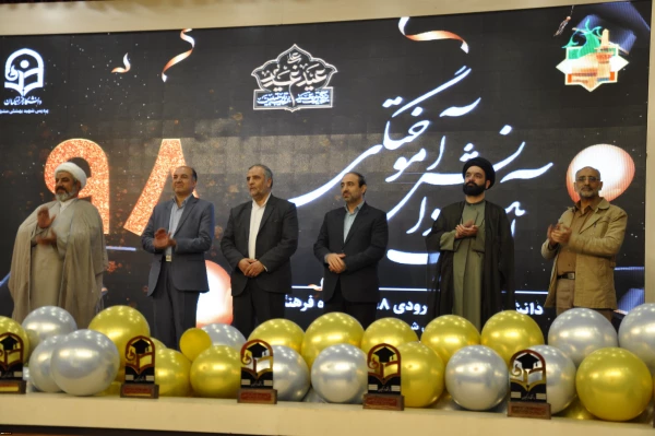 برپایی باشکوه آئین دانش آموختگی دانشجومعلمان پردیس شهید بهشتی 
 2