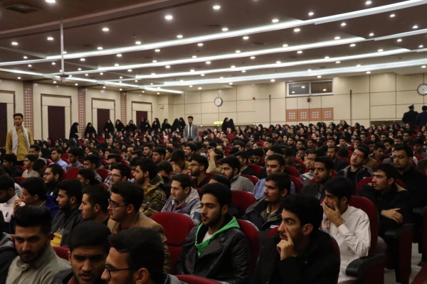 دانشجو سازنده جامعه است ولی این جریان سازندگی برای شما عزیزان دانشگاه فرهنگیان به مراتب قوی‎تر و واقعی‎تر است  3