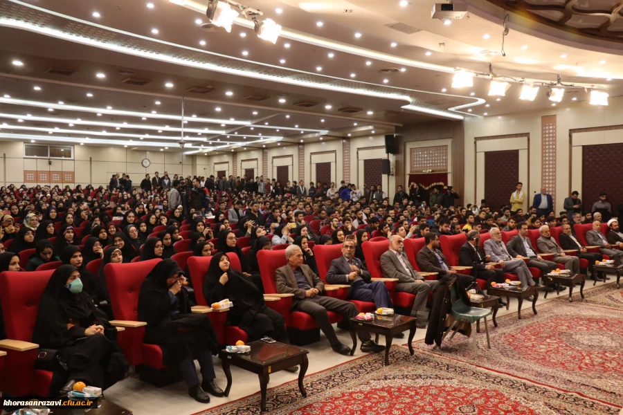 دانشجو سازنده جامعه است ولی این جریان سازندگی برای شما عزیزان دانشگاه فرهنگیان به مراتب قوی‎تر و واقعی‎تر است  6