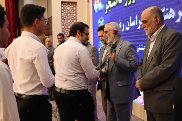 دانشجو سازنده جامعه است ولی این جریان سازندگی برای شما عزیزان دانشگاه فرهنگیان به مراتب قوی‎تر و واقعی‎تر است  8