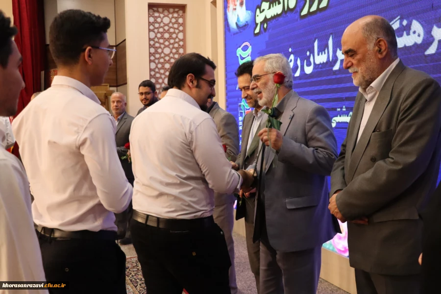 دانشجو سازنده جامعه است ولی این جریان سازندگی برای شما عزیزان دانشگاه فرهنگیان به مراتب قوی‎تر و واقعی‎تر است  8