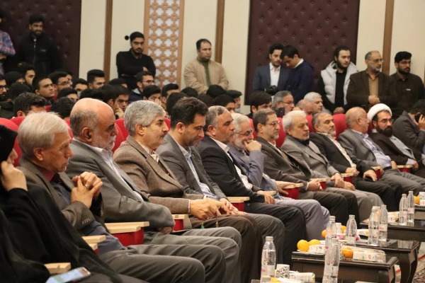 دانشجو سازنده جامعه است ولی این جریان سازندگی برای شما عزیزان دانشگاه فرهنگیان به مراتب قوی‎تر و واقعی‎تر است  14