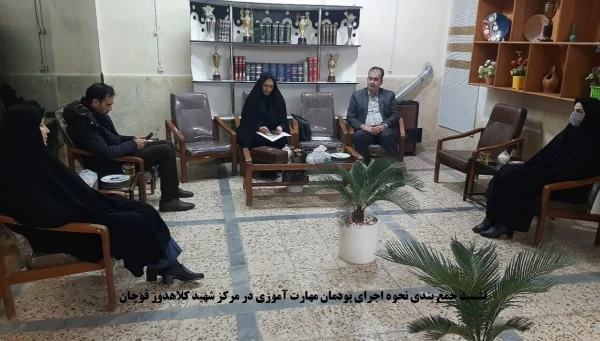 بازدید مسئولان حوزه معاونت نظارت و ارزیابی دانشگاه فرهنگیان از روند اجرای پودمان مهارت آموزی در پردیسها و مراکز خراسان رضوی 13