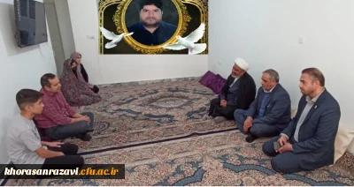 در آستانه حلول سال جدید صورت گرفت:

دیدار مسئولین دانشگاه فرهنگیان استان با خانواده همکار مرحوم اعلمی