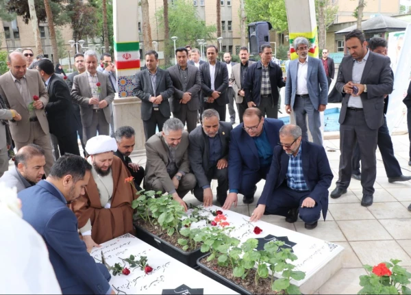 مراسم عطر افشانی و غبارروبی مزار شهدای گمنام به مناسبت گرامیداشت هفته معلم 3