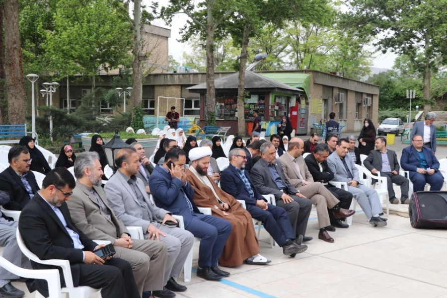 مراسم عطر افشانی و غبارروبی مزار شهدای گمنام به مناسبت گرامیداشت هفته معلم 4