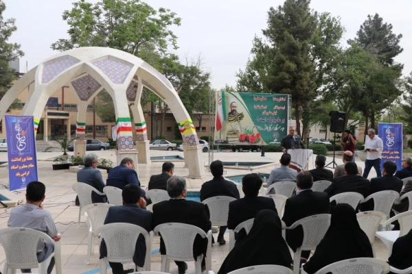 مراسم عطر افشانی و غبارروبی مزار شهدای گمنام به مناسبت گرامیداشت هفته معلم 5