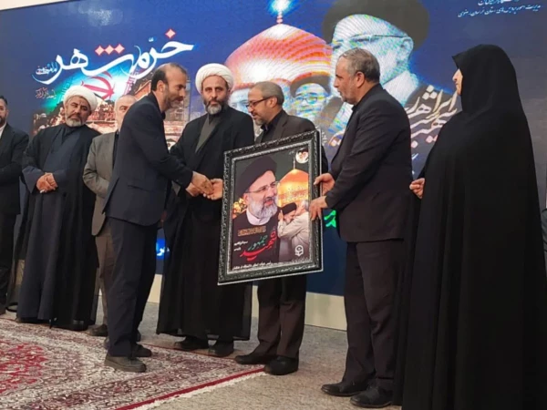 سیره اخلاقی آیت الله رئیسی درس عبرت است و باید الگوی جامعه قرار بگیرد. 2