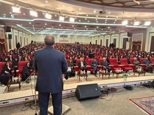 حضور رئیس دانشگاه فرهنگیان در مراسم اختتامیه سومین دورۀ زیارت اوّلی های دانشجومعّلمان خواهر سراسر کشور 7